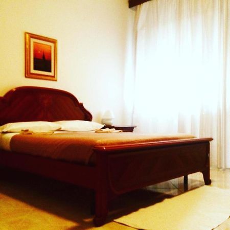 A Due Passi Rooms Ла Мадалена Екстериор снимка