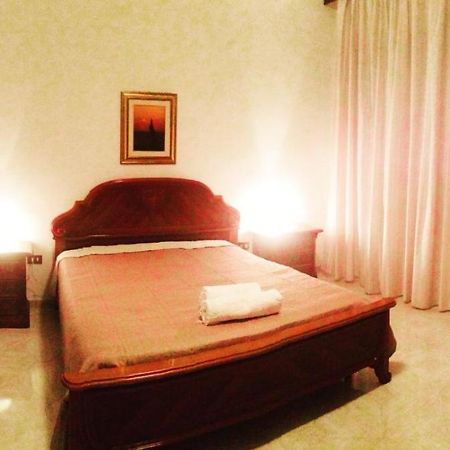 A Due Passi Rooms Ла Мадалена Екстериор снимка