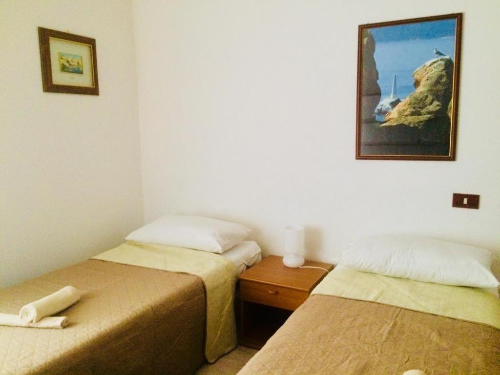 A Due Passi Rooms Ла Мадалена Екстериор снимка