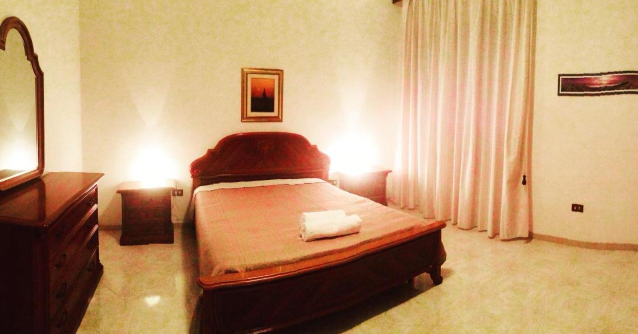 A Due Passi Rooms Ла Мадалена Екстериор снимка